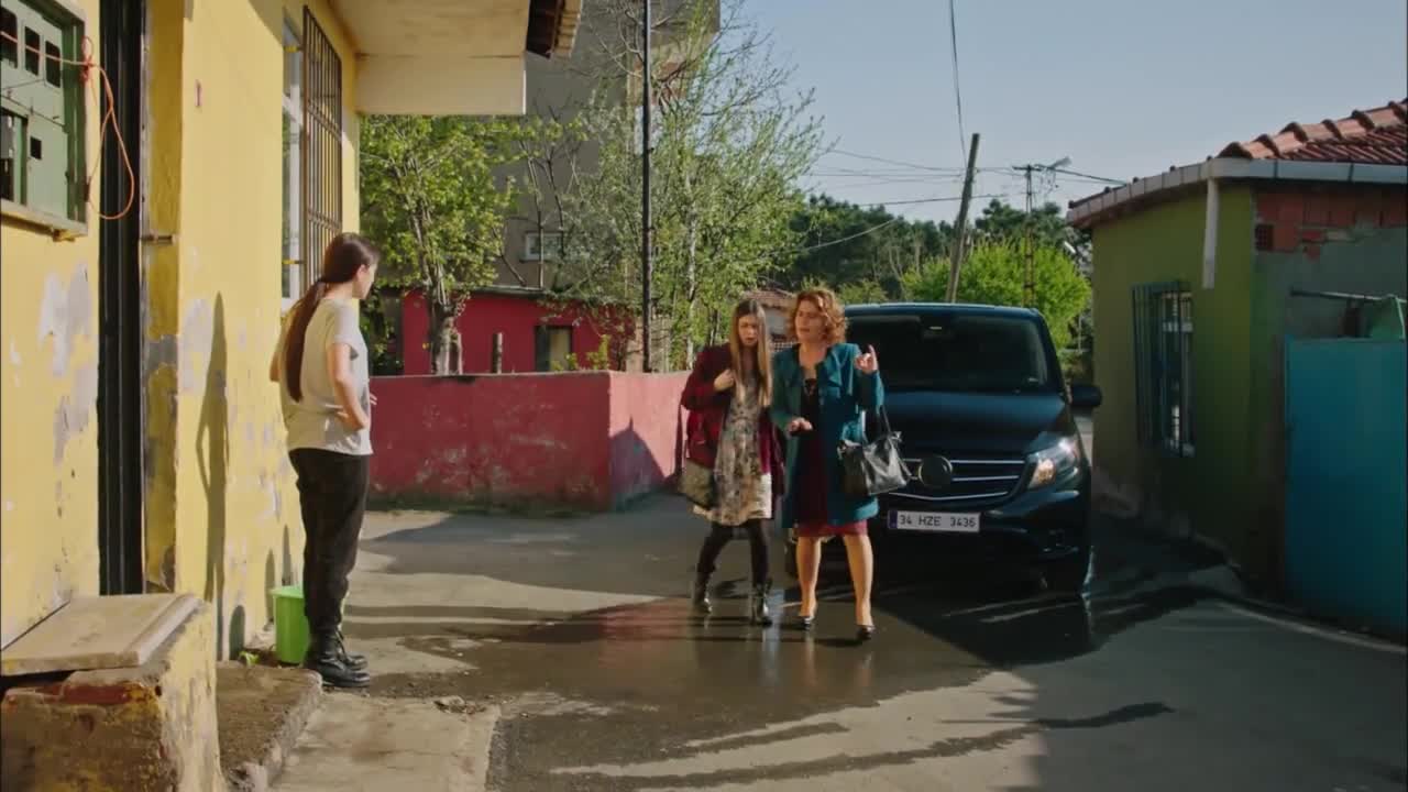 Кадры из сериала Госпожа Фазилет и ее дочери 14 серия 1 сезон (2017)